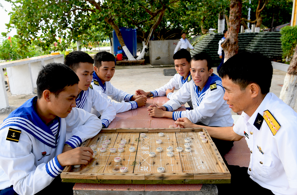 Tổ chức các trò chơi vui Tết.